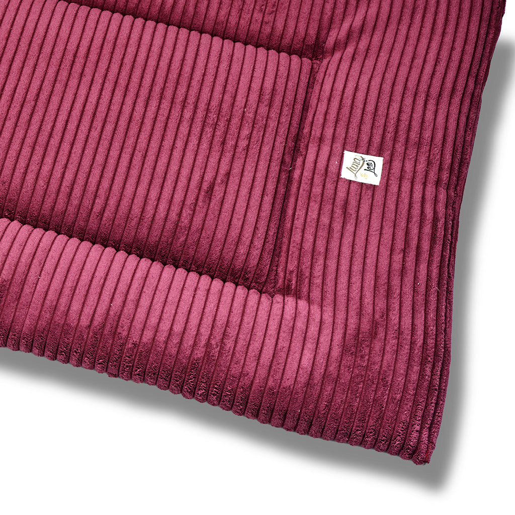 Quiline framework velvet with bordeaux coasts
