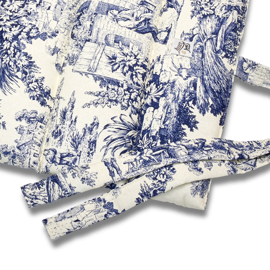 Rollable quilt toile de jouy blue romantic dust
