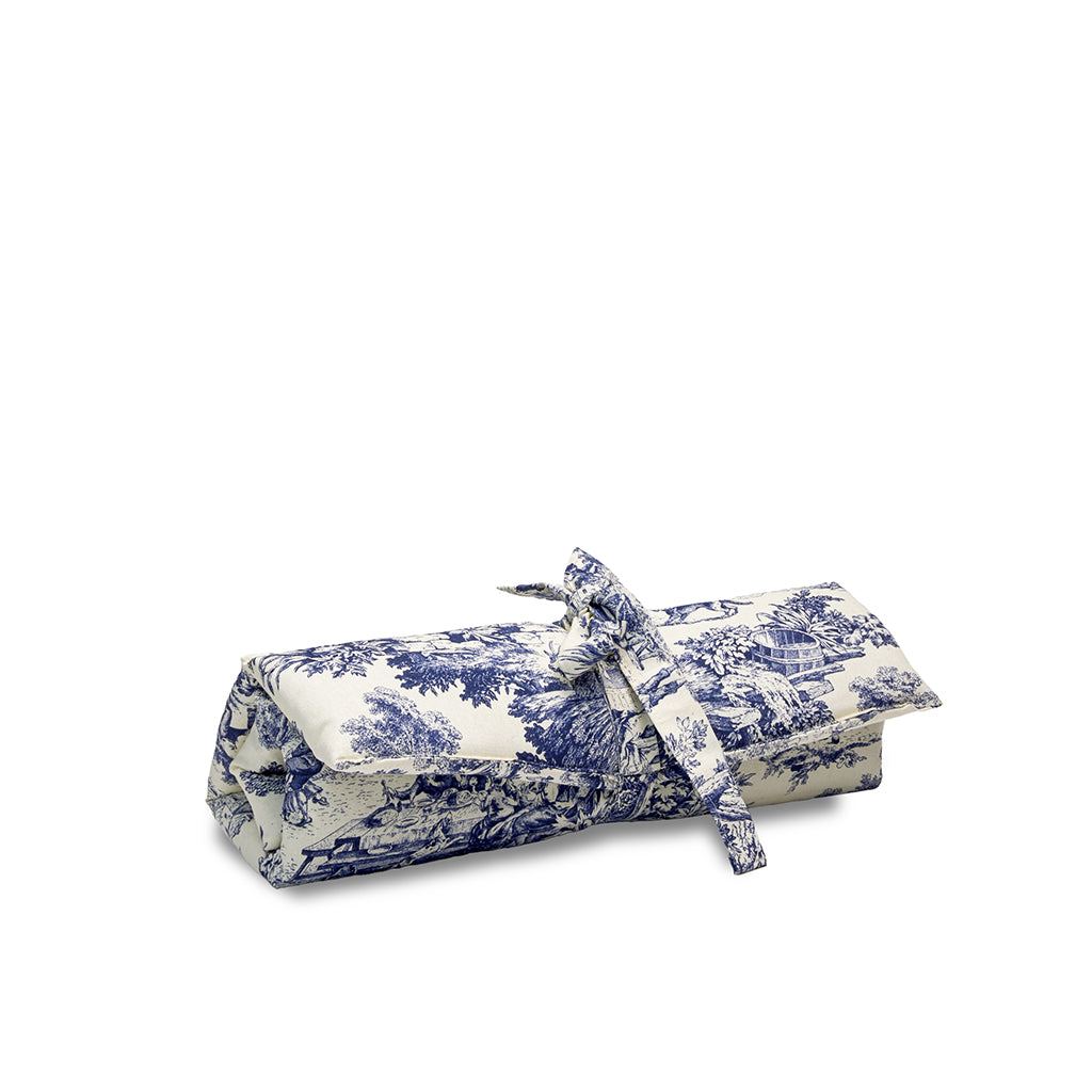 Rollable quilt toile de jouy blue romantic dust